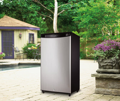 Danby 18.5" 3.3 Cu. Ft. Single-Door Outdoor Mini Fridge - Spotless Steel - DAR033A1BSLDBO | Mini réfrigérateur Danby de 3,3 pi³ et de 18,5 po à 1 porte pour l'extérieur - acier immaculé - D…