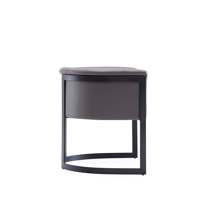 Chaise de salle à manger Corso de Manhattan Comfort en similicuir avec armature en métal - grise