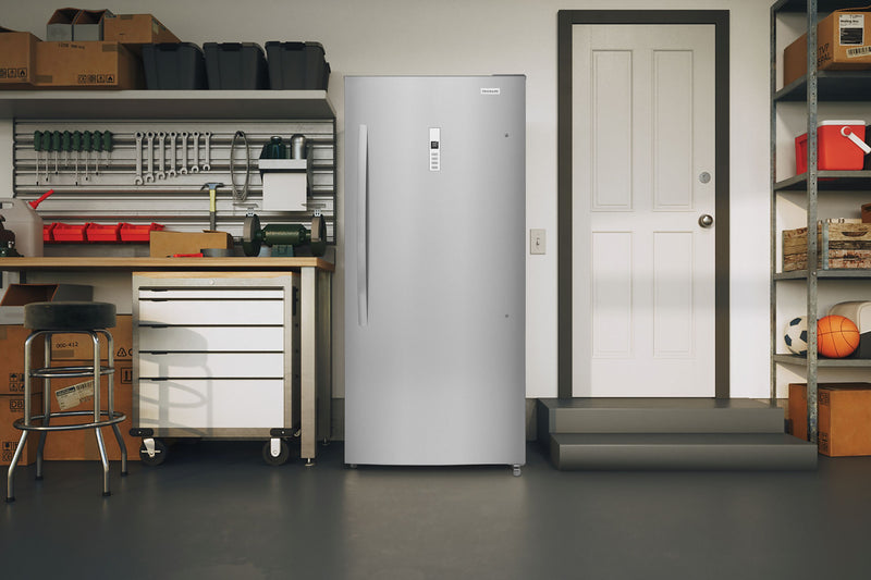 Frigidaire Congélateur vertical prêt pour le garage de 21 pi³ - FFUV2136AV