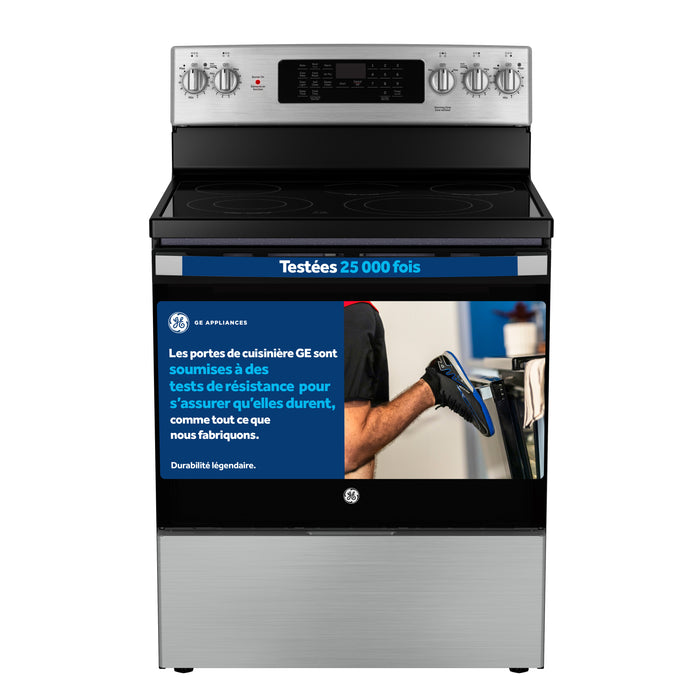 Cuisinière électrique GE de 5 pi³ avec convection européenne véritable et friture à air - acier inoxydable - JCB840STSS
