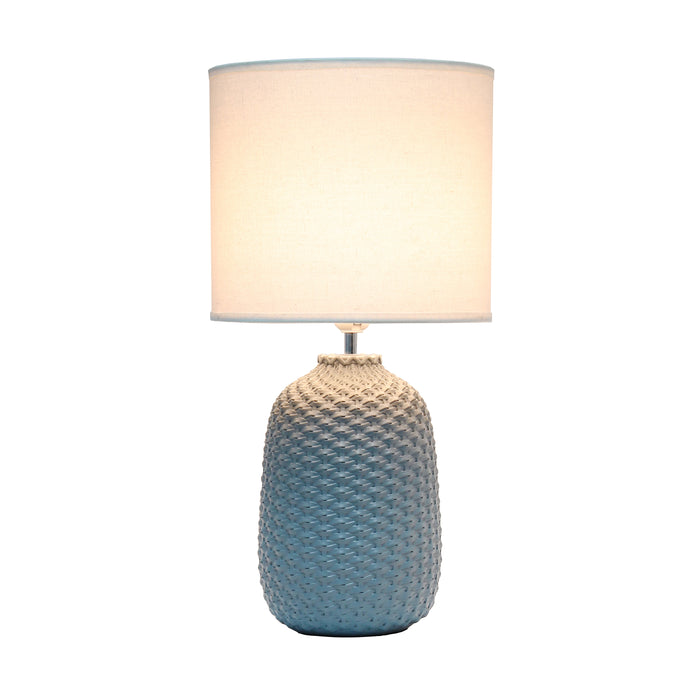 Lampe de table traditionnelle de Simple Designs de 20,4 po en céramique avec texture de mailles retournées et abat-jour cylindrique en tissu blanc - grise