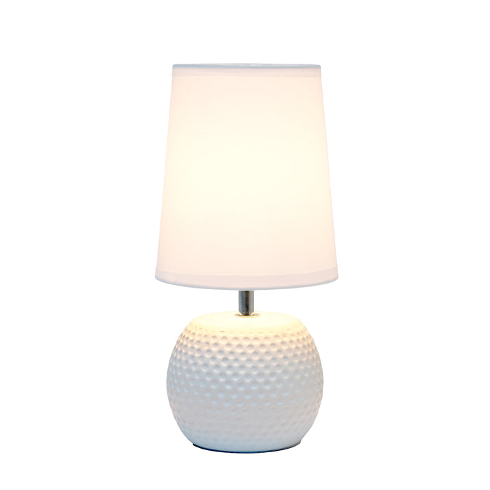 Lampe de table de Simple Designs en céramique à texture cloutée - blanche