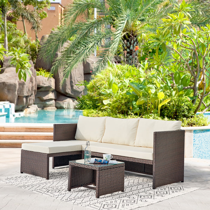 Ensemble de chaise longue et causeuse Menton de Manhattan Comfort 2 pièces en acier et en rotin avec table à café pour la terrasse - crème