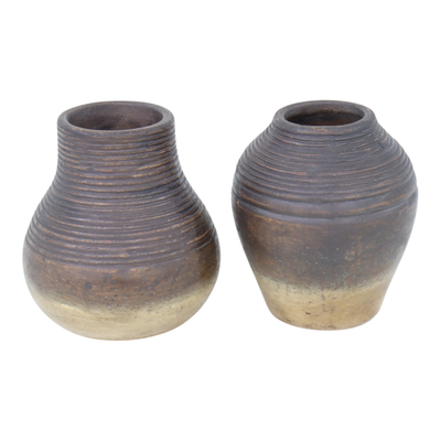 5.75” Set of 2 Terracotta Bud Vases with Grooved Lines – Sand  | Ensemble de 2 vases à fleurs de 5,75 po en terre cuite avec rainures - sable