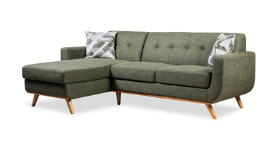 Kort & Co. Freeman 2-Piece Left-Facing Sectional with Wood Legs – Avocado Green | Sofa sectionnel gauche Freeman de Kort & Co. 2 pièces de po en tissu d’apparence lin avec pattes en bois - vert avocat