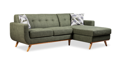 Kort & Co. Freeman 2-Piece Right-Facing Sectional with Wood Legs – Avocado Green | Sofa sectionnel de gauche Freeman de Kort & Co. 2 pièces po en tissu d’apparence lin avec pattes en bois -vert avocat