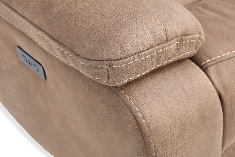 Fauteuil à inclinaison électrique Marcel de 39 po en po en tissu d’apparence cuir  avec port USB – brun chaud