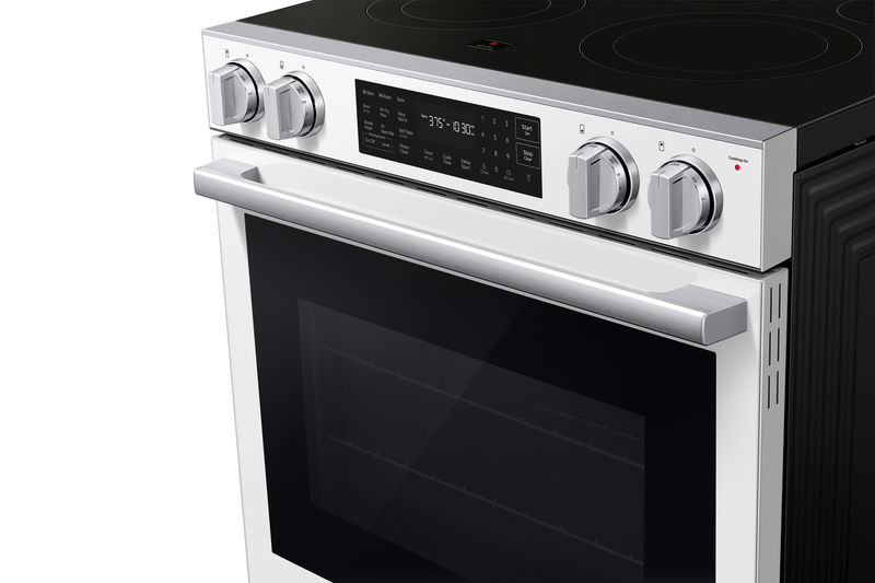 Cuisinière électrique encastrée Samsung de 6,3 pi3 avec friture à air Air Fry Max - verre blanc - NSE80H63SWAC