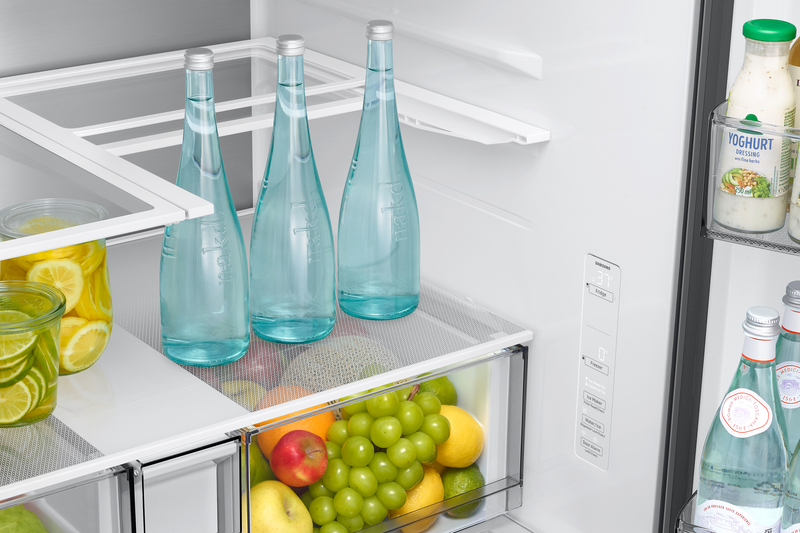 Réfrigérateur Bespoke de Samsung de 24 pi3 et de 35,8 po de profondeur comptoir à portes françaises – acier inoxydable - RF70H25HERAA