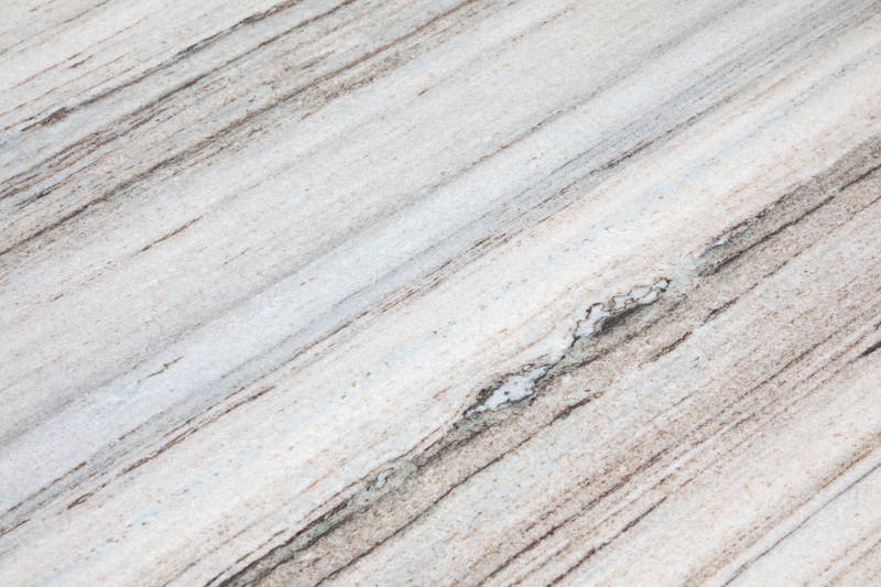 Table de salon Alders de 56 po avec dessus en marbre et rangement - noir Ravenwood