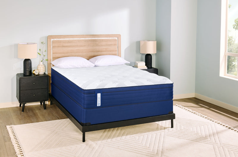Matelas moyen à Euro-plateau Minden PosturepedicMD de série 1050 de Sealy pour grand lit
