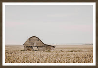 Œuvre d’art mate encadrée « Leaning Barn » avec verre - 25 po x 37 po
