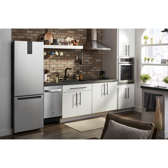 Réfrigérateur Whirlpool de 12,9 pi³ et de 24 po à congélateur inférieur - fini en acier inoxydable résistant aux traces de doigts - WRB543CMJZ