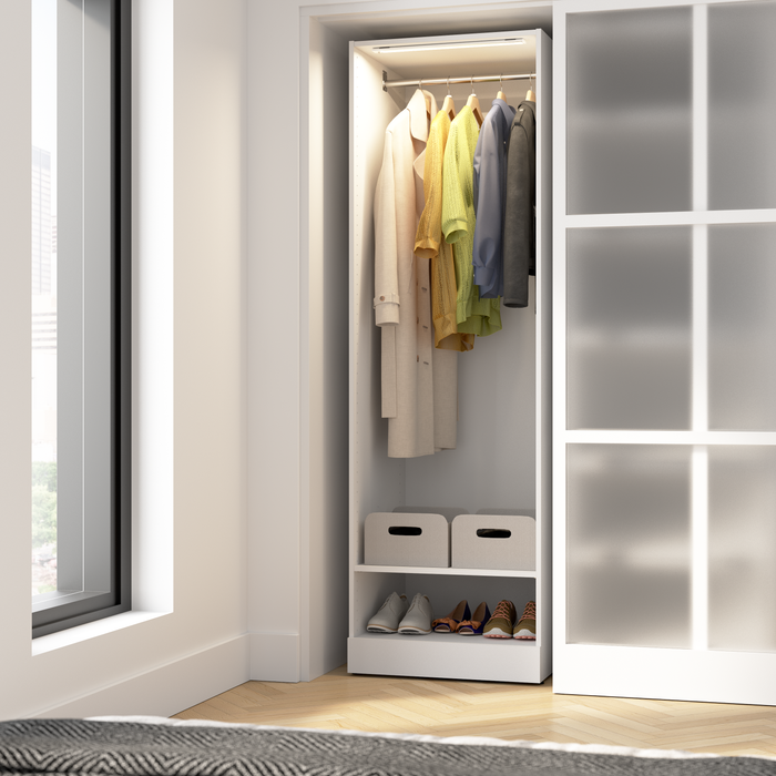 Système de garde-robe modulaire à espace pour suspendre Florence de Bestar de 25 po avec éclairage à DEL et tablette - blanc