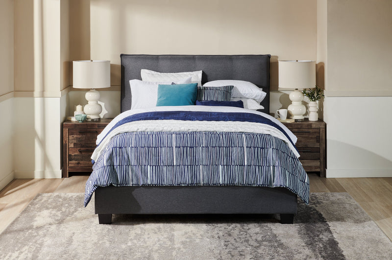 Lit plateforme rembourré Asha en tissu gris capitonné - format grand lit