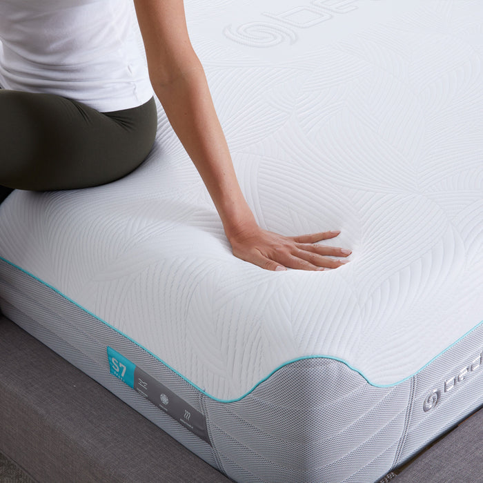 Matelas moelleux à surface lisse S7 de Bedgear pour lit simple