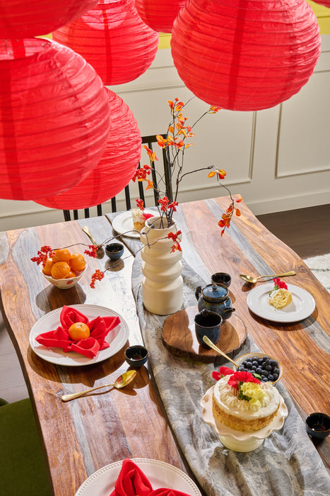 Table de salle à manger Bowery de 80 po (L) en sheesham et métal avec base trapézoïde - brune