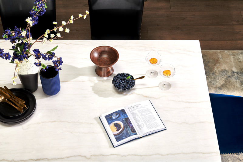 Table de salle à manger Cami de 70 po (L) avec dessus en marbre véritable - blanche