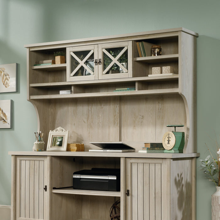 Grande crédence Costa de 64,57 po de qualité commerciale avec tablettes et armoire - marron blanchi