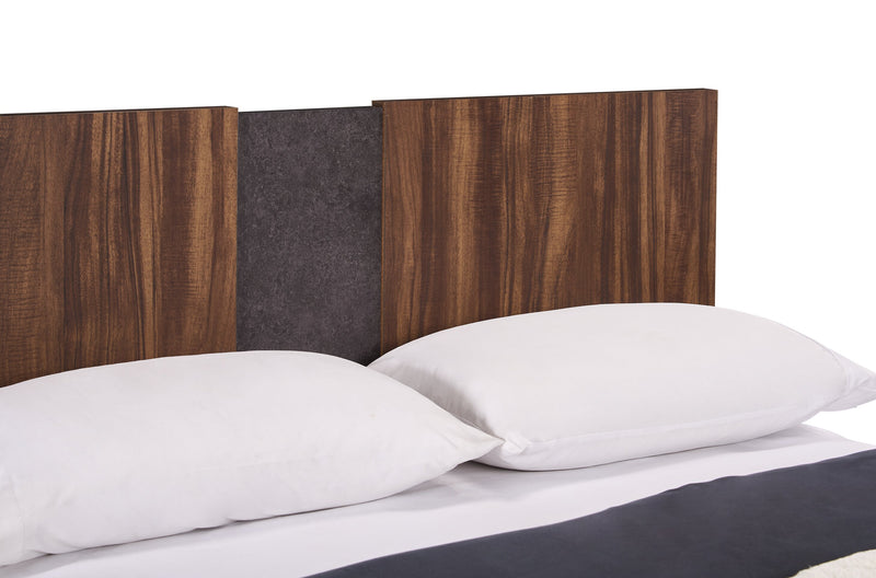 Lit à panneaux Dante de Scott Living avec tête de lit et cadre de lit, brun - format grand lit