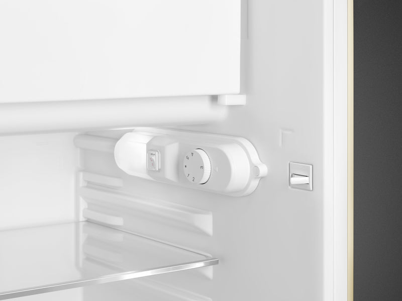 Réfrigérateur compact Smeg rétro de 4,31 pi3 - FAB10ULCR3