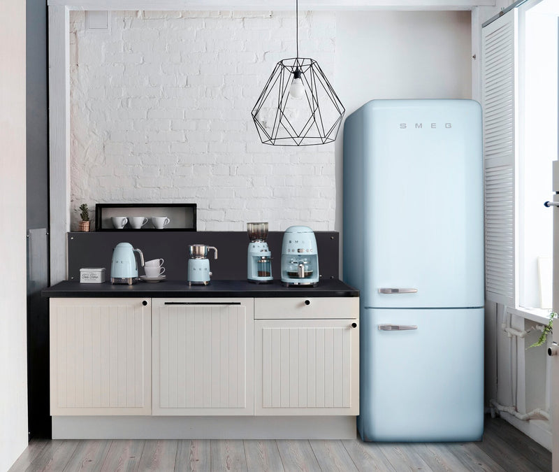 Réfrigérateur Smeg rétro de 18 pi3 à congélateur inférieur - FAB38URPB