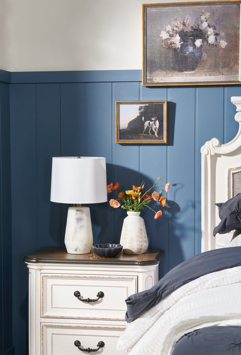 Table de nuit Grace de 28 po (L) x 28 po (H) à 2 tiroirs avec ports USB intégrés - blanc antique