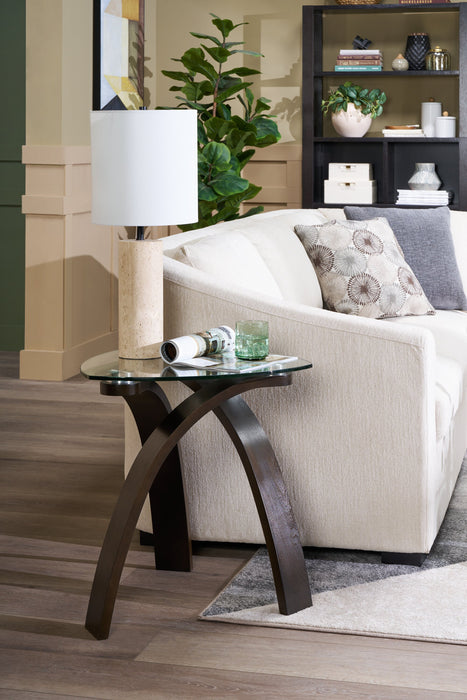 Table de bout moderne Jorja de 23,25 po avec dessus en verre - brune avec pattes en bois cintré