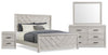 Ensemble de chambre à coucher Lark 6 pièces blanc rustique avec lit à panneaux, commode, miroir et table de nuit - format très grand lit