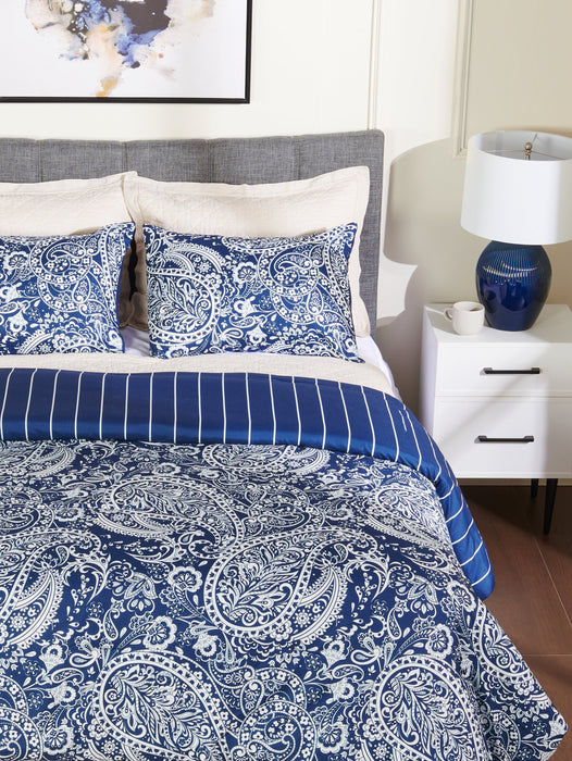 Ensemble d’édredon Lochlan 3 pièces pour lit double et grand lit - bleu marine et blanc
