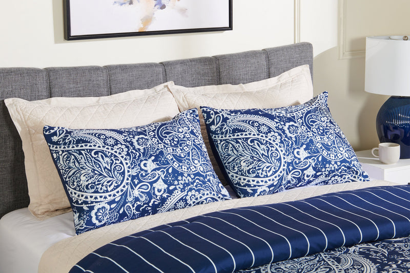 Ensemble d’édredon Lochlan 3 pièces pour lit double et grand lit - bleu marine et blanc