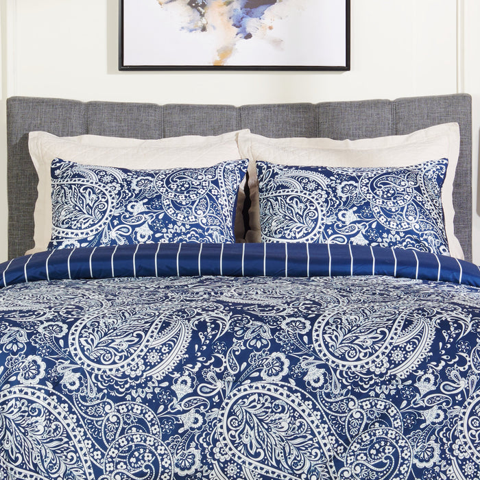 Ensemble d’édredon Lochlan 3 pièces pour lit double et grand lit - bleu marine et blanc