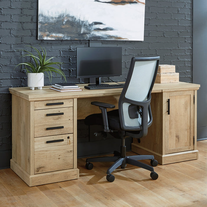 Bureau de style bahut Mason Peak de 71,10 po de qualité commerciale à 3 tiroirs avec armoire - chêne clair