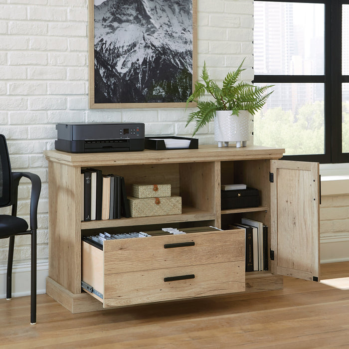 Petit bahut Mason Peak de 47,09 po de qualité commerciale avec tiroir et armoire - chêne clair