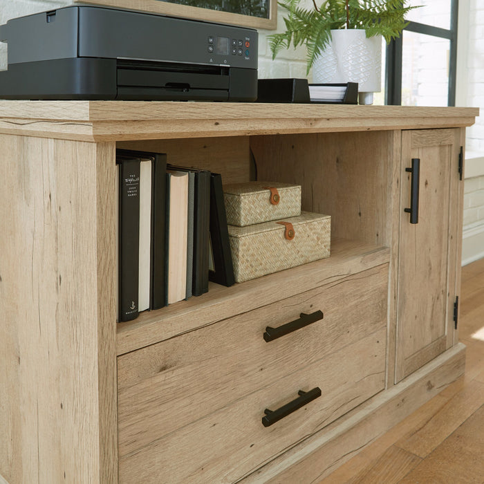 Petit bahut Mason Peak de 47,09 po de qualité commerciale avec tiroir et armoire - chêne clair