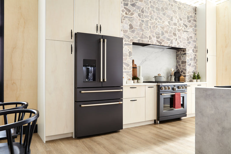 Cuisinière intelligente à gaz Café de 6,2 pi³ avec convection européenne véritable et grilles autonettoyantes - noir mat - CGY366P3TD1