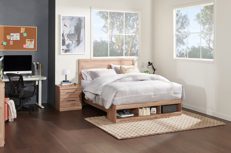 Lit plateforme Oakley fabriqué au Canada avec tête de lit et cadre de rangement, naturel - format grand lit