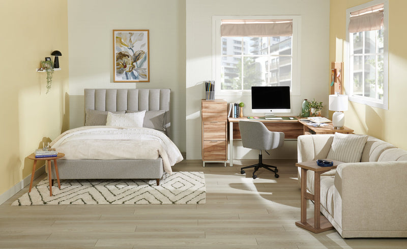 Lit plateforme rembourré Rain de Kort & Co. en tissu gris clair capitonné - format lit double