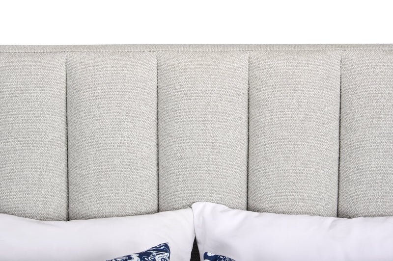 Lit plateforme rembourré Rain de Kort & Co. en tissu taupe capitonné - format grand lit