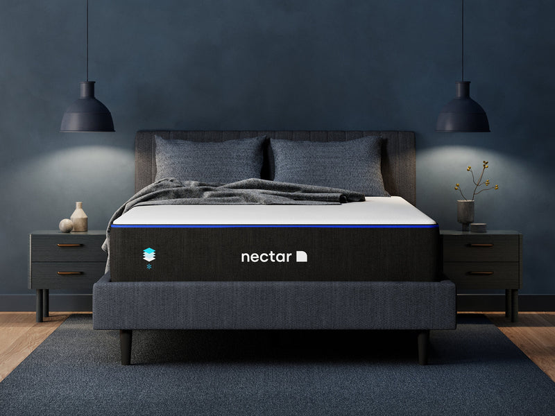 Matelas semi-ferme dans une boîte Classic de Nectar pour lit simple
