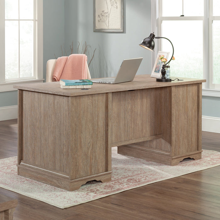 Bureau de direction Rollingwood de 65,98 po de qualité commerciale à 7 tiroirs - chêne brossé