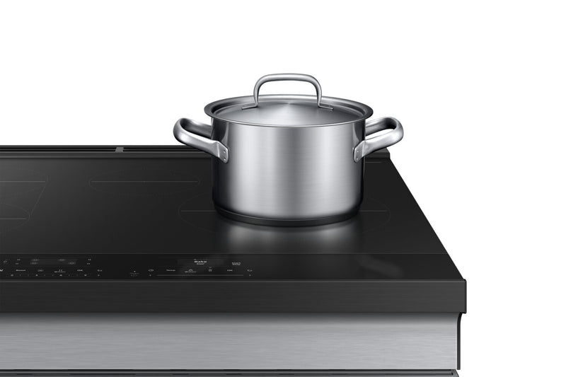 Cuisinière intelligente à induction encastrée Samsung de 6,3 pi³ avec Air Sous Vide - acier inoxydable - NSI6DG9500SRAC