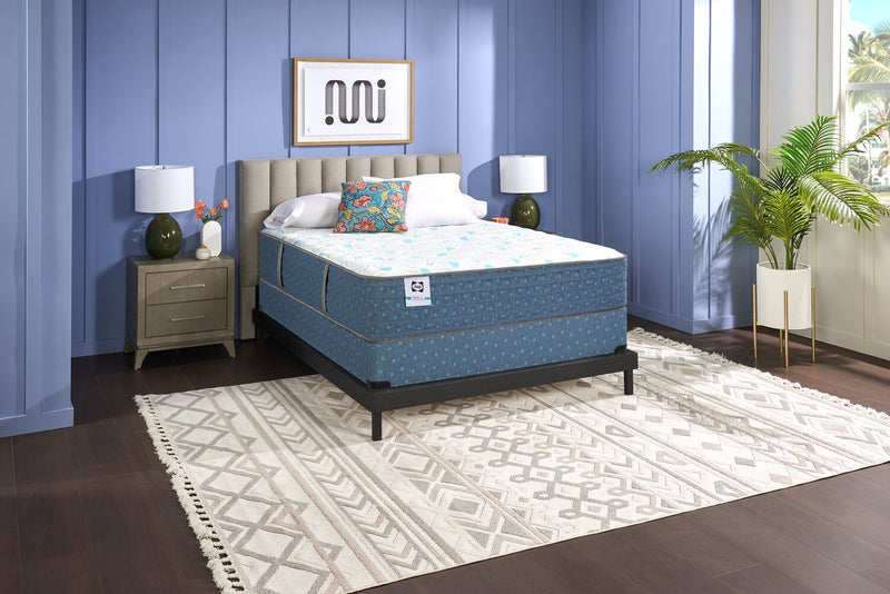 Ensemble Matelas à plateau régulier Cabo Resort Luxury Posturepedic Crown Jewel de Sealy pour grand lit