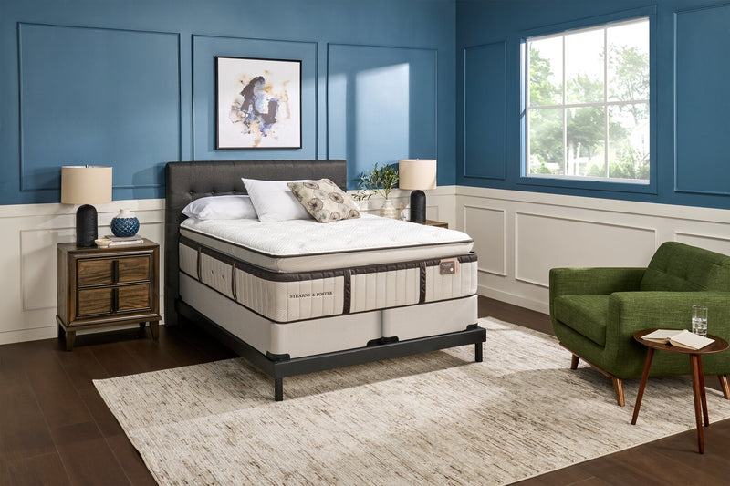 Ensemble matelas luxueux à Euro-plateau épais Stearns & Foster® Swansea pour très grand lit