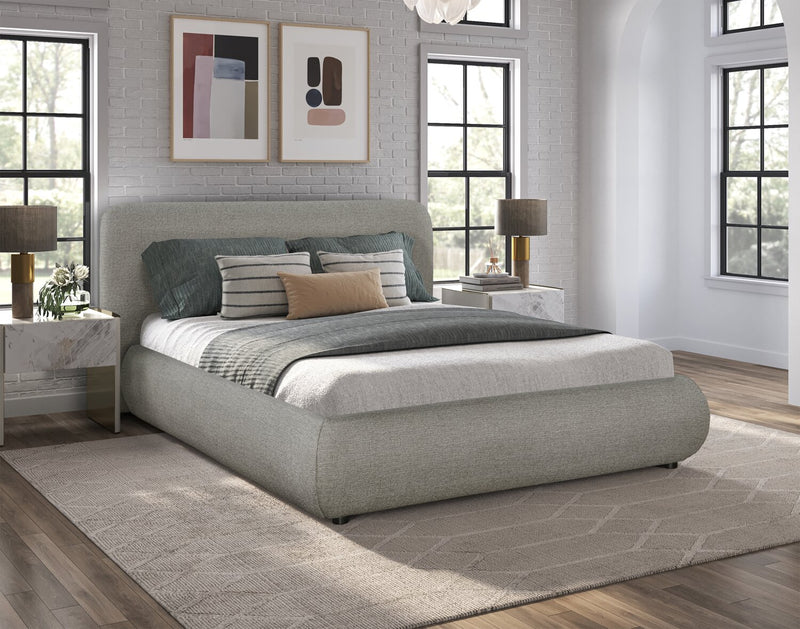 Lit plateforme rembourré Luka en tissu de polyester gris, moderne – format grand lit