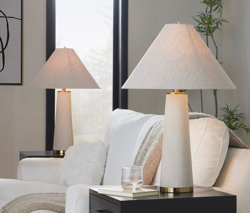 Lampe de table contemporaine Rachel de 19 po avec abat-jour en lin - laiton