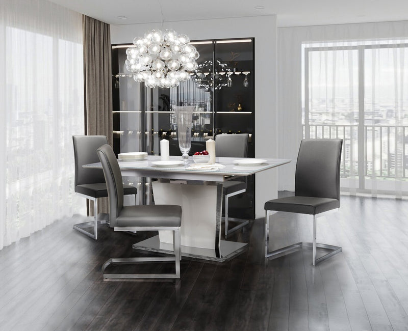 Ensemble de salle à manger Naya 5 pièces avec table à rallonge, 63 po à 78,75 po (L), et 4 chaises - imitation de marbre blanc et gris