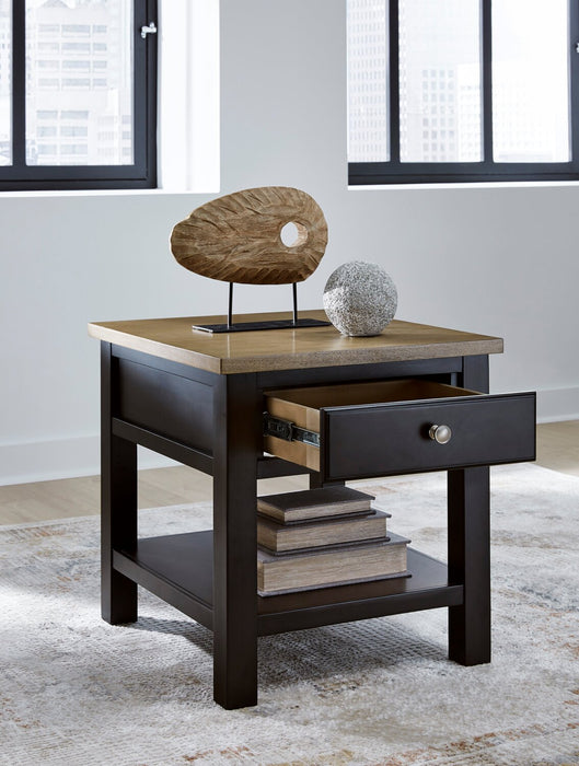 Table de bout Wells de 24 po en bois massif avec rangement et tablette - deux teintes de brun