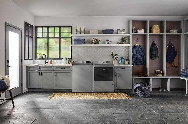 Laveuse intelligente à chargement par le haut de 6,0 pi3 et sécheuse à gaz de 7,4 pi3 de Maytag - argenté radieux 