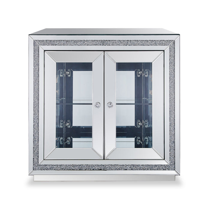 Armoire décorative Roxie de 31,5 po avec portes en verre et éclairage à DEL - argentée